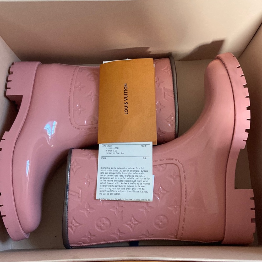 Basically brand NEW Louis Vuitton boots!